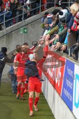 3. Fußball-Liga - Saison 2019/2020 - FC Ingolstadt 04 - Carl Zeiss Jena - Die Spieler bedanken sich bei den Fans nach dem Spiel -Marcel Gaus (#19,FCI)  - Foto: Meyer Jürgen