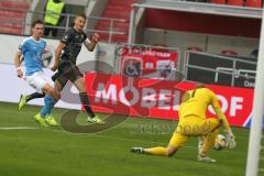 3. Fußball-Liga - Saison 2019/2020 - FC Ingolstadt 04 - Chemnitzer FC - Stefan Kutschke (#30,FCI)  - Jakubov Jakub Torwart (#1 Chemnitz) - Foto: Meyer Jürgen