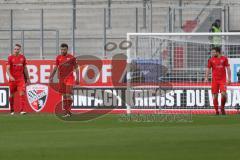 3. Fußball-Liga - Saison 2019/2020 - FC Ingolstadt 04 - FSV Zwickau - Der 1:1 Ausgleichstreffer - Enttäuschte Gesichter - Tobias Schröck (#21,FCI)  - Robin Krausse (#23,FCI)  - Peter Kurzweg (#16,FCI)   - Foto: Meyer Jürgen