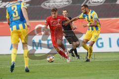 3. Liga - FC Ingolstadt 04 - Eintracht Braunschweig - Dennis Eckert Ayensa (7, FCI) Steffen Nkansah (6 Braunschweig)