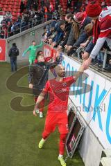 3. Fußball-Liga - Saison 2019/2020 - FC Ingolstadt 04 - Carl Zeiss Jena - Die Spieler bedanken sich bei den Fans nach dem Spiel - Nico Antonitsch (#5,FCI) - Foto: Meyer Jürgen