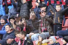 Im Bild: Fans in der Fankurve sind zuversichtlich

Fussball - 3. Bundesliga - Ingolstadt - Saison 2019/2020 - FC Ingolstadt 04 - M1. FC Kaiserlautern - 01.02.2020 -  Foto: Ralf Lüger