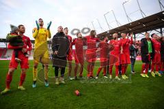 3. Liga - Fußball - FC Ingolstadt 04 - FSV Zwickau - Die Spieler vor den Fans, Kurve, Humba, Tanz, Marcel Gaus (19, FCI) Torwart Fabijan Buntic (24, FCI) Fatih Kaya (9, FCI) Maximilian Thalhammer (6, FCI) Peter Kurzweg (16, FCI) Björn Paulsen (4, FCI) Nic