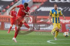 3. Liga - FC Ingolstadt 04 - Eintracht Braunschweig - Dennis Eckert Ayensa (7, FCI) Schuß auf das Tor