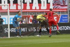 Im Bild: Kopfball von Stefan Kutschke (#30 FC Ingolstadt) - Eric Verstappen (#33 Würzburger Kickers) Hendrik Hansen (#14 Würzburger Kickers)

Fussball - 3. Bundesliga - Ingolstadt - Saison 2019/2020 - FC Ingolstadt 04 - Würzburger Kickers - 02.08.2019 -