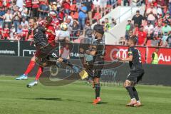 3. Fußball-Liga - Saison 2019/2020 - FC Ingolstadt 04 - Hallescher FC - Stefan Kutschke (#30,FCI)  - Björn Jopek (#25 HFC) - Foto: Meyer Jürgen