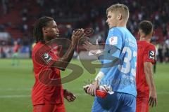 Im Bild: Caniggia Elva (#14 FC Ingolstadt) ) klatscht mit Eric Verstappen (#33 Würzburger Kickers) ab

Fussball - 3. Bundesliga - Ingolstadt - Saison 2019/2020 - FC Ingolstadt 04 - Würzburger Kickers - 02.08.2019 -  Foto: Ralf Lüger/rsp-sport.de