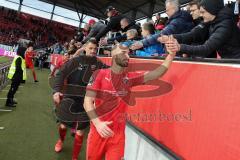 3. Fußball-Liga - Saison 2019/2020 - FC Ingolstadt 04 - 1.FC Kaiserslautern - Nico Antonitsch (#5,FCI)  bedankt sich bei den Fans - Foto: Jürgen Meyer