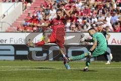 Im Bild: Stefan Kutschke (#30 FC Ingolstadt) attakiert Kai Eisele (HSC)

Fussball - 3. Bundesliga - Ingolstadt - Saison 2019/2020 - FC Ingolstadt 04 - Hallescher FC - 15.09.2019 -  Foto: Ralf Lüger