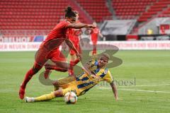 3. Liga - FC Ingolstadt 04 - Eintracht Braunschweig - Björn Paulsen (4, FCI) und Manuel Schwenk (22 Braunschweig)