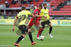 3. Liga - Fußball - FC Ingolstadt 04 - Würzburger Kickers - Sebastian Schuppan (27 Würzburg) Filip Bilbija (35, FCI) Daniel Hägele (22 Würzburg)