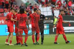 3. Liga - Fußball - FC Ingolstadt 04 - Würzburger Kickers - Cheftrainer Jeff Saibene (FCI) gratuliert Fatih Kaya (9, FCI) Caniggia Ginola Elva (14, FCI) Filip Bilbija (35, FCI) Marcel Gaus (19, FCI) Robin Krauße (23, FCI)