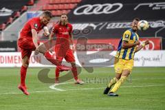 3. Liga - FC Ingolstadt 04 - Eintracht Braunschweig - Schuß zum Tor drüber Stefan Kutschke (30, FCI) Steffen Nkansah (6 Braunschweig) hinten Björn Paulsen (4, FCI)