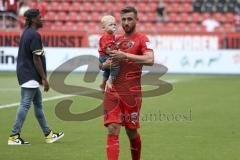 Im Bild: Robin Krauße (#23 FCI) mit seinem Sohn auf dem Arm

Fussball - 3. Bundesliga - Ingolstadt - Saison 2019/2020 - FC Ingolstadt 04 - MSV Duisburg - 27.07.2019 -  Foto: Ralf Lüger/rsp-sport.de