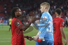 Im Bild: Caniggia Elva (#14 FC Ingolstadt) ) klatscht mit Eric Verstappen (#33 Würzburger Kickers) ab

Fussball - 3. Bundesliga - Ingolstadt - Saison 2019/2020 - FC Ingolstadt 04 - Würzburger Kickers - 02.08.2019 -  Foto: Ralf Lüger/rsp-sport.de