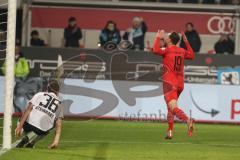 3. Liga - FC Ingolstadt 04 - 1860 München - Marcel Gaus (19, FCI) spielt Torwart Hiller Marco (1, München) aus, Steinhart Phillipp (36, München) verfolgt. Tor 2:2 Ausgleich Jubel