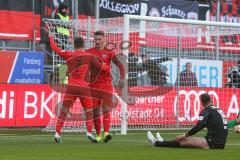 3. Fußball-Liga - Saison 2019/2020 - FC Ingolstadt 04 - FSV Zwickau - Der 1:0 Führungstreffer durch Dennis Eckert Ayensa (#7,FCI)  - jubel - Stefan Kutschke (#30,FCI)  - Johannes Brinkies Torwart (#1 Zwickau) - Foto: Meyer Jürgen