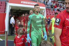 Im Bild: Fabijan Buntic (#24 FCI) läuft mit einem Kind ins Stadion

Fussball - 3. Bundesliga - Ingolstadt - Saison 2019/2020 - FC Ingolstadt 04 - MSV Duisburg - 27.07.2019 -  Foto: Ralf Lüger/rsp-sport.de