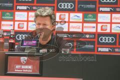 3. Fußball-Liga - Saison 2019/2020 - FC Ingolstadt 04 - Hallescher FC - Chef-Trainer Jeff Saibene (FCI) bei der Pressekonferenz - Foto: Meyer Jürgen