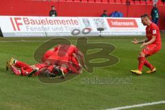 3. Fußball-Liga - Saison 2019/2020 - FC Ingolstadt 04 - 1.FC Kaiserslautern - Thomas Keller (#27,FCI)  mit dem 2:1 Führungstreffer - Jubel - Fatih Kaya (#9,FCI)  - Nico Antonitsch (#5,FCI)  - Foto: Meyer Jürgen