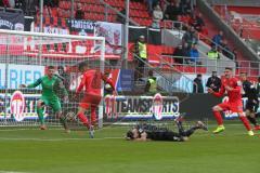 3. Fußball-Liga - Saison 2019/2020 - FC Ingolstadt 04 - FSV Zwickau - Dennis Eckert Ayensa (#7,FCI) mit einer Torchance - Morris Schröter (#17 Zwickau) - #Johannes Brinkies Torwart (#1 Zwickau) - Foto: Meyer Jürgen