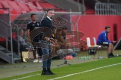 3. Liga - FC Ingolstadt 04 - SV Waldhof Mannheim - Cheftrainer Tomas Oral (FCI) nervös an der Seitenlinie