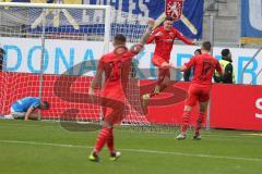 3. Fußball-Liga - Saison 2019/2020 - FC Ingolstadt 04 - Carl Zeiss Jena - Der 2:0 Führungstreffer durch Thomas Keller (#27,FCI)  - Flemming Niemann Torwart (#1 Jena) - Nico Antonitsch (#5,FCI)  - Pierre Fassnacht (#17 Jena) - Jubel - Foto: Meyer Jürgen