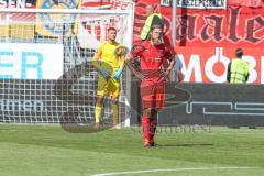 3. Fußball-Liga - Saison 2019/2020 - FC Ingolstadt 04 - Hallescher FC - Der 1:3 Treffer für Halle - enttäuschung - Torwart Fabijan Buntic (#24,FCI) - Björn Paulsen (#4,FCI)- Foto: Meyer Jürgen