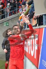 3. Fußball-Liga - Saison 2019/2020 - FC Ingolstadt 04 - Carl Zeiss Jena - Die Spieler bedanken sich bei den Fans nach dem Spiel -Fatih Kaya (#9,FCI) - Foto: Meyer Jürgen