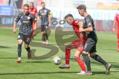 3. Fußball-Liga - Saison 2019/2020 - FC Ingolstadt 04 - Hallescher FC - Dennis Eckert Ayensa (#7,FCI)  - Jannes Vollert (#5 HFC) - Foto: Meyer Jürgen