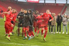 3. Fußball-Liga - Saison 2019/2020 - FC Ingolstadt 04 - Carl Zeiss Jena - Die Spieler bedanken sich bei den Fans nach dem Spiel - jubel - Marcel Gaus (#19,FCI)  - Nico Antonitsch (#5,FCI)  - Thomas Keller (#27,FCI)  - Ganiggia Ginola Elva (#14,FCI)  - Bjö