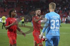 Im Bild: Caniggia Elva (#14 FC Ingolstadt) und Fatih Kaya (#9 FC Ingolstadt) klatschen mit Eric Verstappen (#33 Würzburger Kickers) ab

Fussball - 3. Bundesliga - Ingolstadt - Saison 2019/2020 - FC Ingolstadt 04 - Würzburger Kickers - 02.08.2019 -  Foto