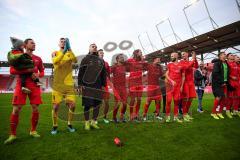 3. Liga - Fußball - FC Ingolstadt 04 - FSV Zwickau - Die Spieler vor den Fans, Kurve, Humba, Tanz, Marcel Gaus (19, FCI) Torwart Fabijan Buntic (24, FCI) Fatih Kaya (9, FCI) Maximilian Thalhammer (6, FCI) Peter Kurzweg (16, FCI) Björn Paulsen (4, FCI) Nic