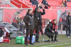 3. Fußball-Liga - Saison 2019/2020 - FC Ingolstadt 04 - Victoria Köln - Chef-Trainer Jeff Saibene (FCI) - Sportdirektor Michael Henke (FCI)  - Foto: Meyer Jürgen