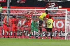 3. Liga - Fußball - FC Ingolstadt 04 - Würzburger Kickers - Torwart Fabijan Buntic (24, FCI), Jonatan Kotzke (25 FCI) rettet mit dem Kopf, Luca Pfeiffer (16 Würzburg) Albion Vrenezi (10 Würzburg) Peter Kurzweg (16, FCI)