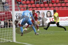 Im Bild: Filip Bilbija (#35 FC Ingolstadt) schießt aufs Tor von Eric Verstappen (#33 Würzburger Kickers) - Lion Schweers (#26 Würzburger Kickers) kommt zu spät

Fussball - 3. Bundesliga - Ingolstadt - Saison 2019/2020 - FC Ingolstadt 04 - Würzburger Kic