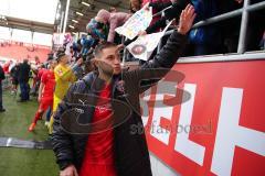 3. Liga - Fußball - FC Ingolstadt 04 - FSV Zwickau - Feiern mit den Fans, Michael Heinloth (17, FCI)