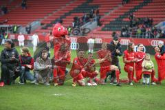 3. Fußball-Liga - Saison 2019/2020 - FC Ingolstadt 04 - 1.FC Kaiserslautern - Die Spieler nach dem Spiel - jubel - Foto: Meyer Jürgen