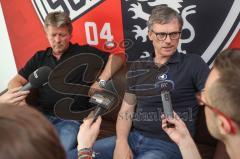 3. Liga - Fußball - FC Ingolstadt 04 - Pressekonferenz, Vorstellung neuer Cheftrainer Jeff Saibene (FCI) mit Direktor Michael Henke (FCI) - Direktor Michael Henke (FCI)  und Cheftrainer Jeff Saibene (FCI) stellt sich den Fragen der Journalisten