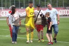 3. Liga - Testspiel - FC Ingolstadt 04 - TSV 1860 Rosenheim - Autogramme Selfies, Fans, Torwart Fabijan Buntic (24, FCI)