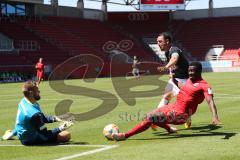 3. Liga - Saisoneröffnung - Testspiel - FC Ingolstadt 04 - VfB Eichstätt - Torwart Felix Junghan gegen Agyemang Diawusie (11, FCI) kann halten