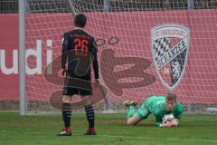 3. Liga - Testspiel - FC Ingolstadt 04 - Karlsruher SC - Torwart Lukas Schellenberg (39, TW) fängt sicher