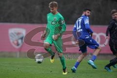 3. Liga - Testspiel - FC Ingolstadt 04 - Karlsruher SC - Torwart Lukas Schellenberg (39, TW) klärt gegen Marco Djuricin (KSC)