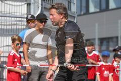 3. Fußball-Liga - Saison 2019/2020 - FC Ingolstadt 04 -  Trainingsauftakt - Cheftrainer Jeff Saibene (FCI) betritt das Trainingsgelände -  Foto: Meyer Jürgen