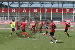 3. Fußball-Liga - Saison 2019/2020 - FC Ingolstadt 04 -  Trainingsauftakt - Die Spieler machen Spielübungen - Foto: Meyer Jürgen