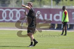 3. Fußball-Liga - Saison 2019/2020 - FC Ingolstadt 04 -  Trainingsauftakt - Cheftrainer Jeff Saibene (FCI) gibt Anweisungen - Foto: Meyer Jürgen