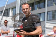 3. Fußball-Liga - Saison 2019/2020 - FC Ingolstadt 04 -  Trainingsauftakt - Fitnesstrainer Jörg Mikoleit (FCI)  betritt das Trainingsgelände - Foto: Meyer Jürgen