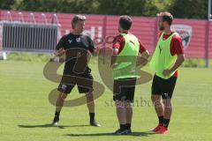 3. Fußball-Liga - Saison 2019/2020 - FC Ingolstadt 04 -  Trainingsauftakt - Cheftrainer Jeff Saibene (FCI)  gibt Anweisungen - Foto: Meyer Jürgen