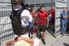 3. Fußball-Liga - Saison 2019/2020 - FC Ingolstadt 04 -  Trainingsauftakt - Die Spieler betreten das Trainingsgelände - Foto: Meyer Jürgen