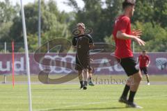 3. Fußball-Liga - Saison 2019/2020 - FC Ingolstadt 04 -  Trainingsauftakt - Cheftrainer Jeff Saibene (FCI) gibt Anweisungen - Foto: Meyer Jürgen